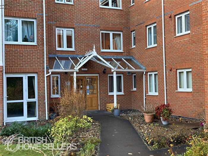 2 Bedroom Flat For Sale In Ringwood Road, Ferndown, Dorset, BH22
