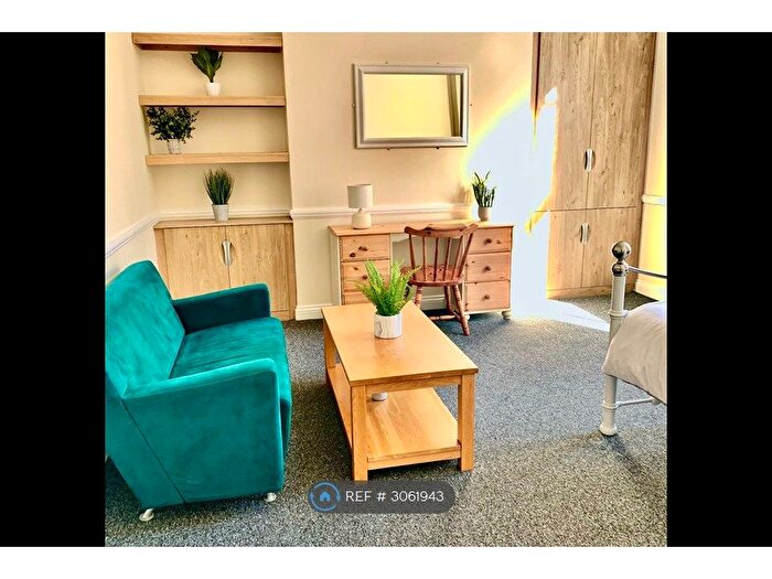 3 Bedroom Flat To Rent In Digby Chambers, Bournemouth, BH1