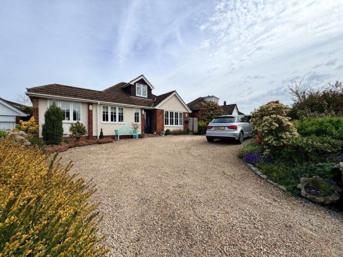 3 Bedroom Detached Bungalow For Sale In Sedgmoor Gardens - No Chain, HP10