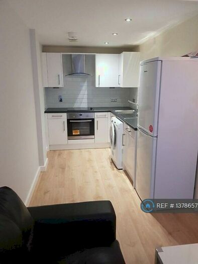 2 Bedroom Flat To Rent In Concord Street, Leeds, LS2