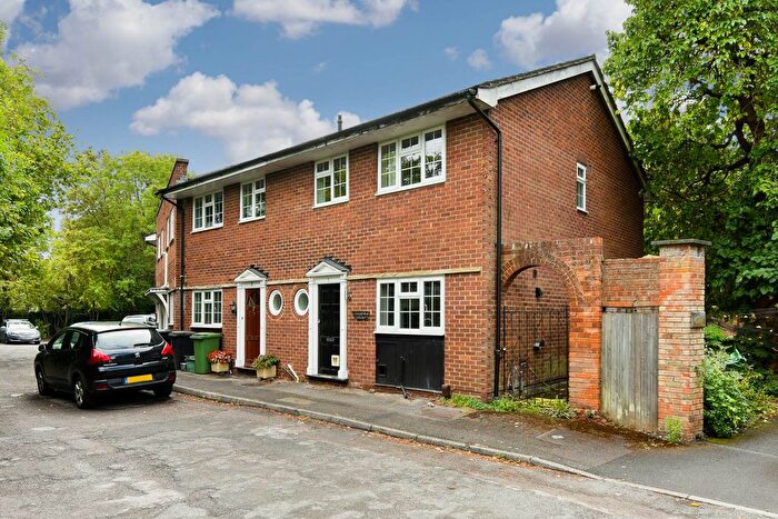 3 Bedroom Property To Rent In Hylands Mews, Epsom, KT18