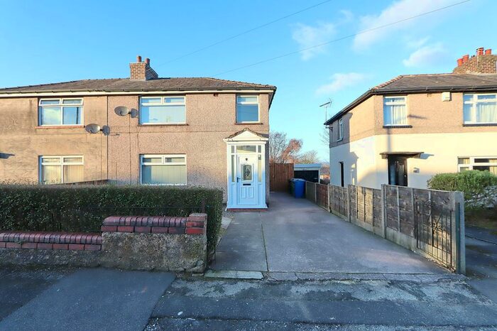 3 Bedroom Semi-Detached House To Rent In Bull Hill Crescent, Radcliffe, M26
