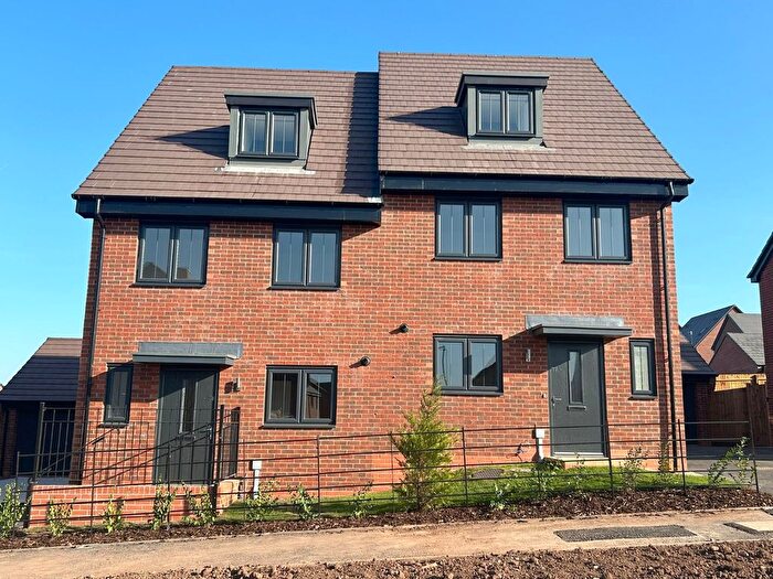 4 Bedroom Semi-Detached House To Rent In Vicar Wood Way, Derby, Derbyshire, DE22
