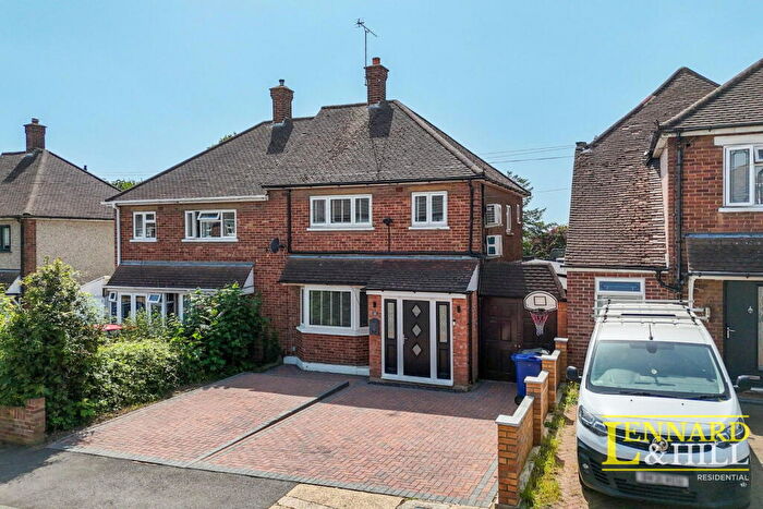 3 Bedroom Semi-Detached House For Sale In Overcliff Road, Little Thurrock, Grays, RM17