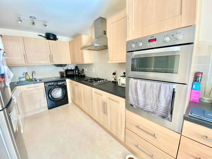 4 Bedroom Property To Rent In Dyson Road, Blunsdon, Swindon, SN25