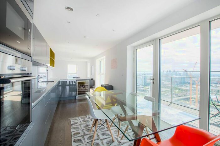 3 Bedroom Flat To Rent In Cassia Point, Stratford, London, E20