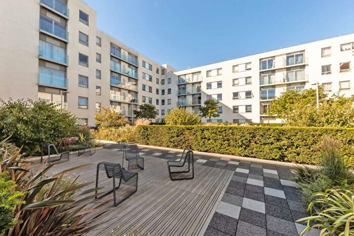 1 Bedroom Flat To Rent In Streatham High Road, Streatham, SW16