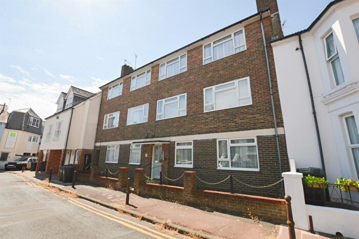 1 Bedroom Flat To Rent In York Road, Eastbourne, BN21