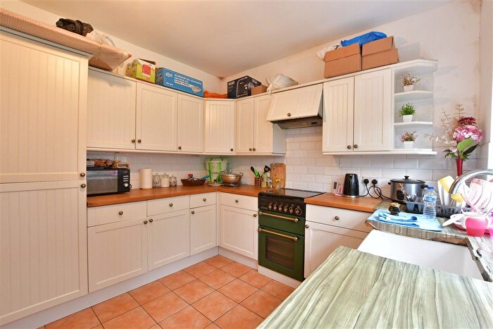 2 Bedroom End Terrace House For Sale In Mansfield Road, Ilford, Essex, IG1
