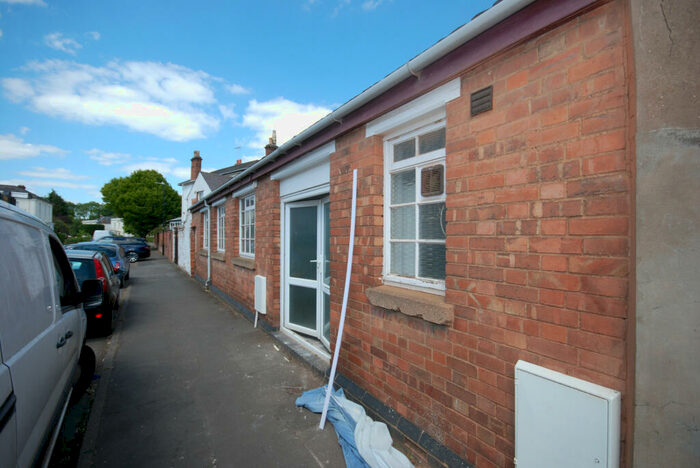 2 Bedroom Bungalow To Rent In Farley Street, Leamington Spa, Warwickshire, CV31