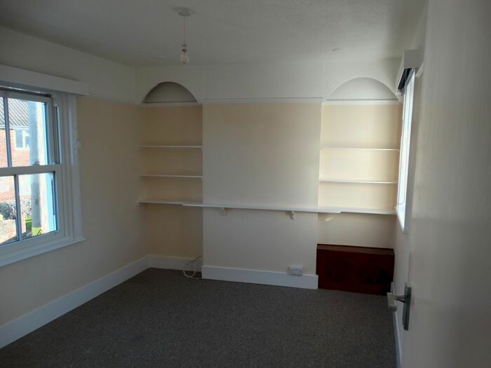 1 Bedroom Flat To Rent In Selborne Road, Littlehampton, BN17