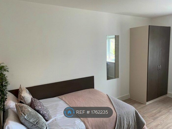 2 Bedroom Flat To Rent In Neuadd Y Castell, Bangor, LL57