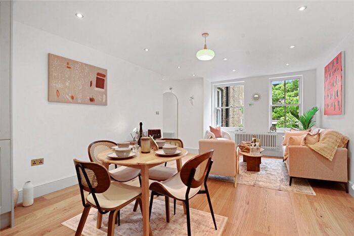 2 Bedroom Flat For Sale In Vicarage Gate, Kensington, London, W8