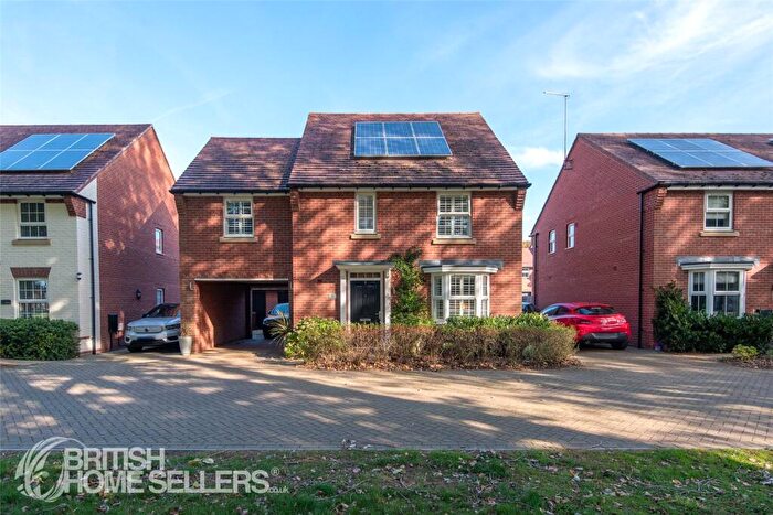 4 Bedroom Detached House For Sale In Pillman Place, Angmering, Littlehampton, West Sussex, BN16
