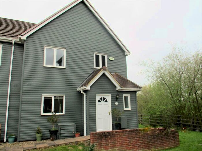 3 Bedroom Semi-Detached House To Rent In Lakes View, Vastern, SN4