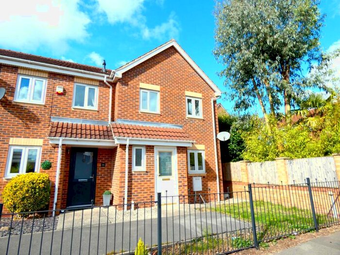3 Bedroom Town House To Rent In Kings Walk, Berry Hill, Mansfield, NG18