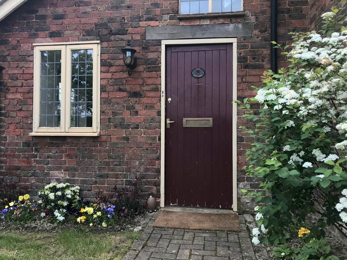 3 Bedroom Detached House To Rent In Prestwood Lane, West Sussex, RH11