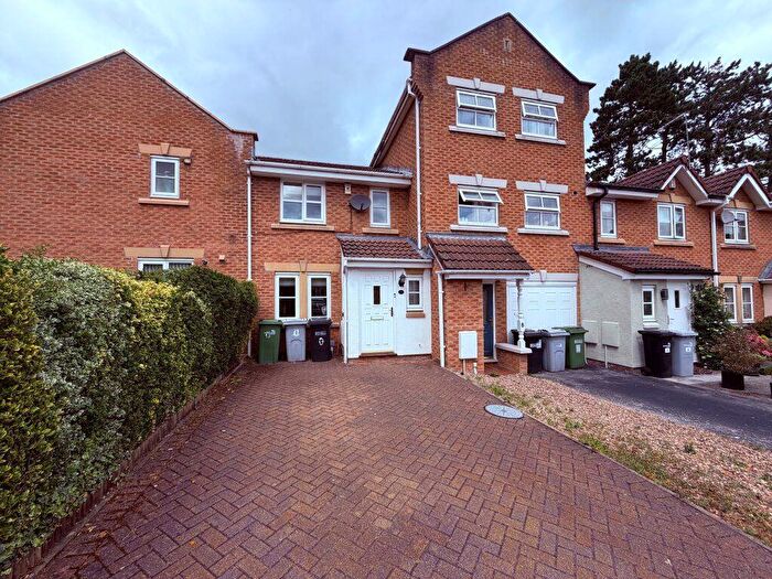 3 Bedroom House To Rent In Bramhall Way, Macclesfield, SK10