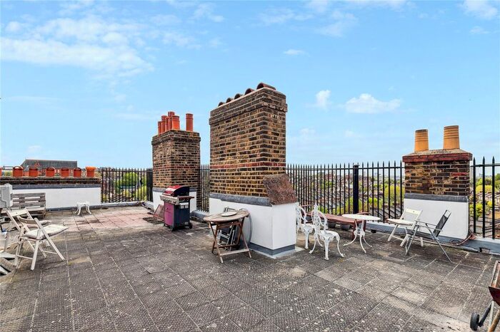 1 Bedroom Property To Rent In Shaftesbury Park Chambers, Ashbury Road, Battersea, SW11