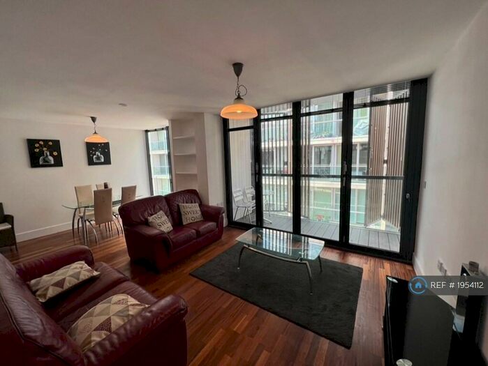 2 Bedroom Flat To Rent In Burton Place, Manchester, M15