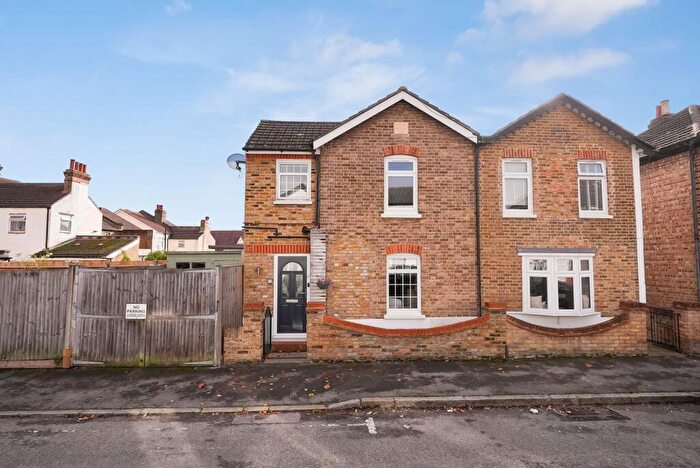 3 Bedroom Semi Detached House For Sale In St. Andrews Road, Carshalton, SM5