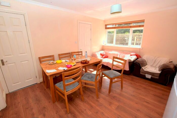 2 Bedroom Maisonette To Rent In Stephens Road, Stratford, E15