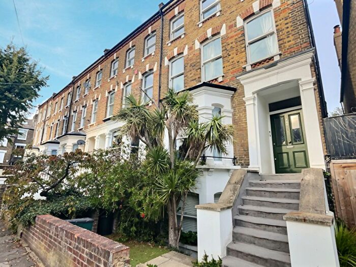 3 Bedroom Flat To Rent In Highwood Road, Holloway, London, N19