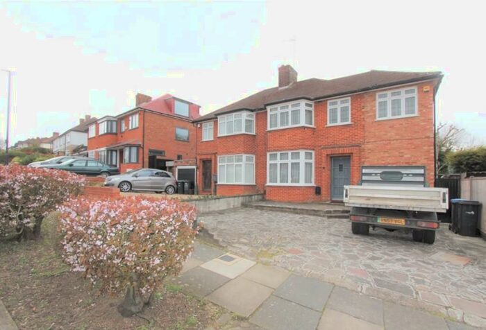 4 Bedroom Semi-Detached House To Rent In Lower Kenwood Avenue, Enfield, EN2