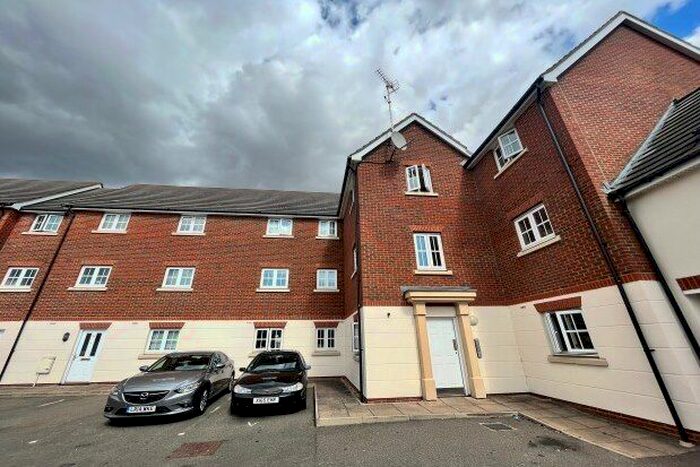 2 Bedroom Flat To Rent In Baden Powell Close, Chelmsford, CM2
