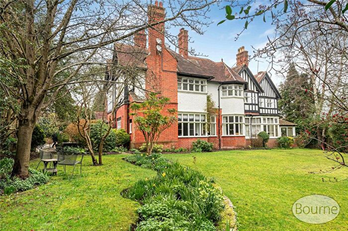 3 Bedroom Flat For Sale In Sandy Lane, Woking, Surrey, GU22