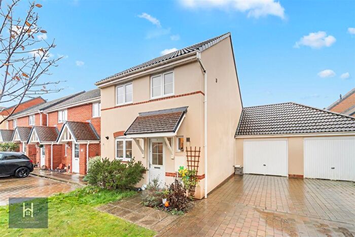 3 Bedroom End Of Terrace House For Sale In Buckthorn Court, Yate, BS37