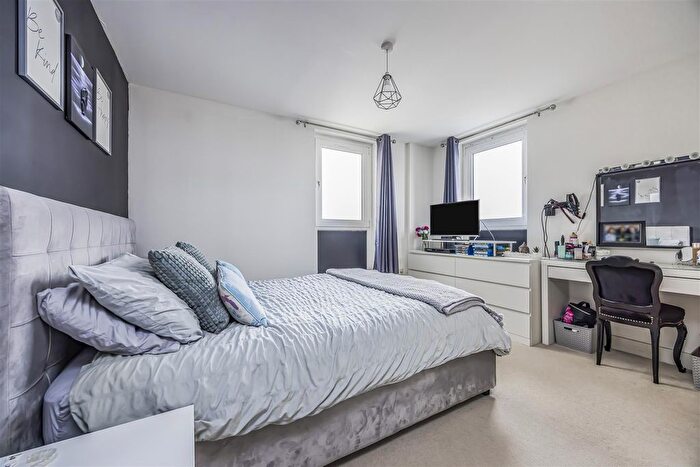 2 Bedroom Flat For Sale In Fratton Way, Southsea, PO4