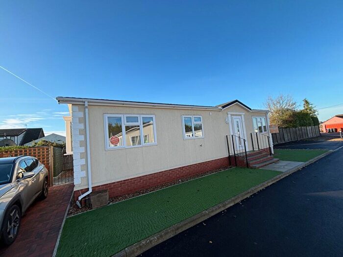 2 Bedroom Mobile Home For Sale In Wixfield Park, Great Bricett, IP7