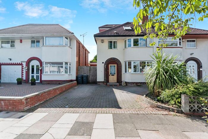 4 Bedroom Semi-Detached House For Sale In Lindsworth Road, Birmingham, B30