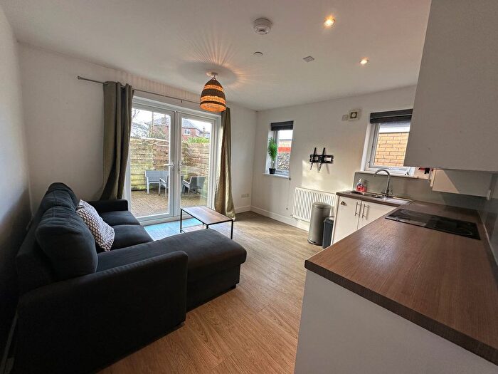 1 Bedroom Flat To Rent In Elm Street, Roath, CF24