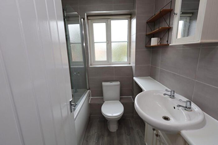 1 Bedroom House To Rent In Eltham Ave, SL1