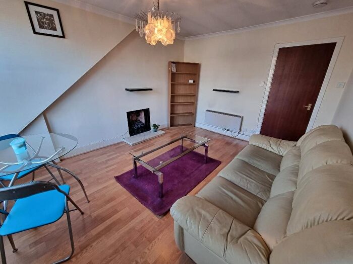 1 Bedroom Flat To Rent In Thistle Street, Top Floor Right, AB10