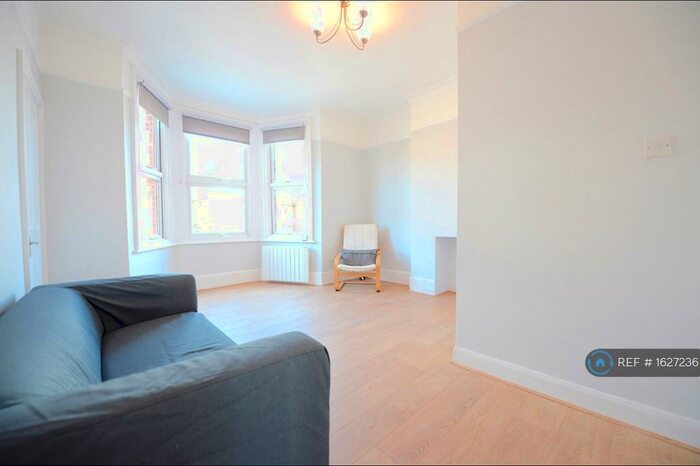 1 Bedroom Flat To Rent In King Charles Road, Surbiton, KT5