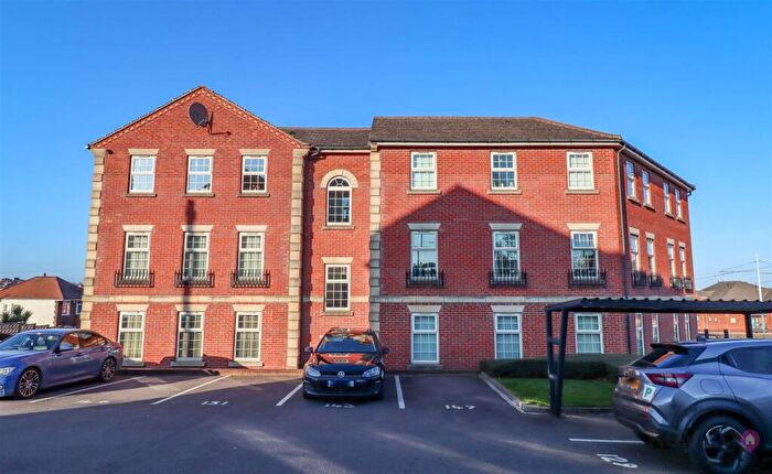 2 Bedroom Flat For Sale In Kirkby View, Sheffield, S12