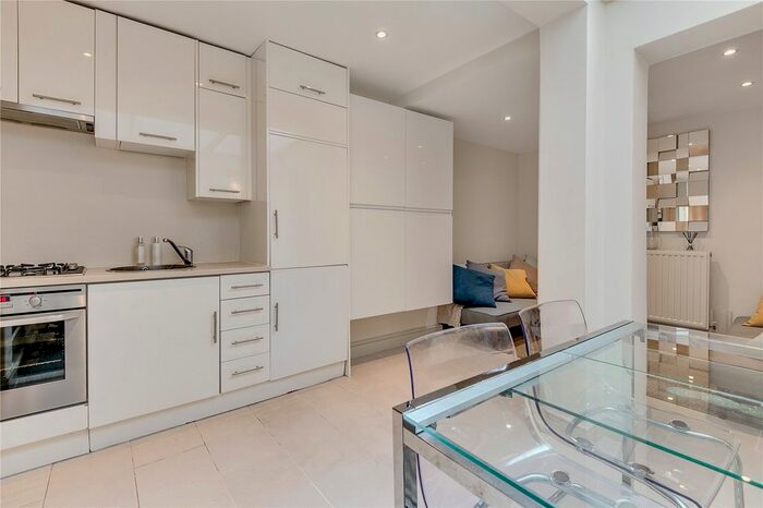2 Bedroom Flat To Rent In Cumberland Street, London, SW1V