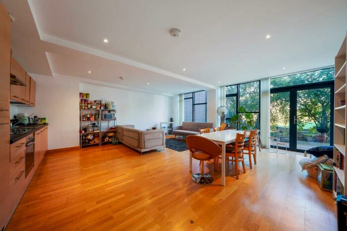 2 Bedroom Flat To Rent In Roach Road, Hackney Wick, London, E3