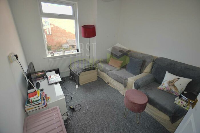 4 Bedroom Terraced House To Rent In College Avenue, Highfields, LE2