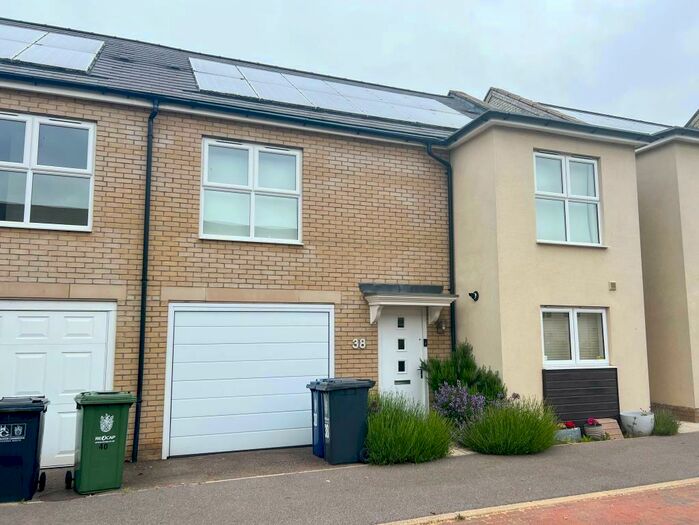3 Bedroom End Of Terrace House To Rent In Cranesbill Close, Orchard Park, CB4