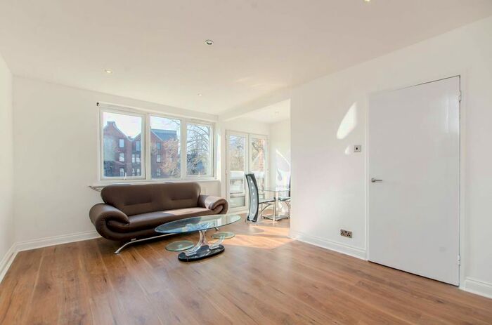 3 Bedroom Maisonette To Rent In Christchurch Road, London, SW2