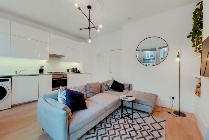 1 Bedroom Flat To Rent In Calabria Road, Islington, London, N5