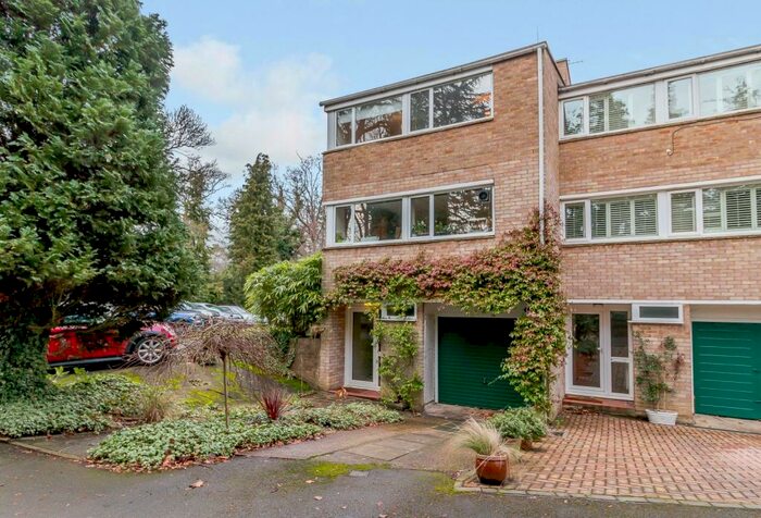 3 Bedroom Semi-Detached House To Rent In Belmont, Weybridge, KT13