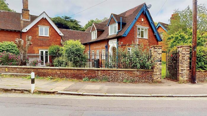 3 Bedroom Property To Rent In Park Road, Isleworth, TW7