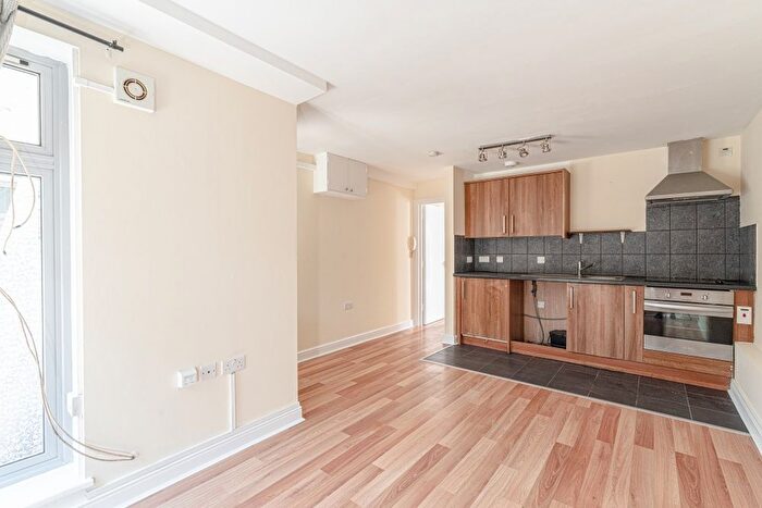1 Bedroom Flat To Rent In Mayna Court, Columbia Avenue, Edgware, HA8