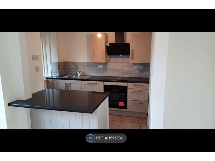 4 Bedroom Terraced House To Rent In Hathaway Road, Swindon, SN2