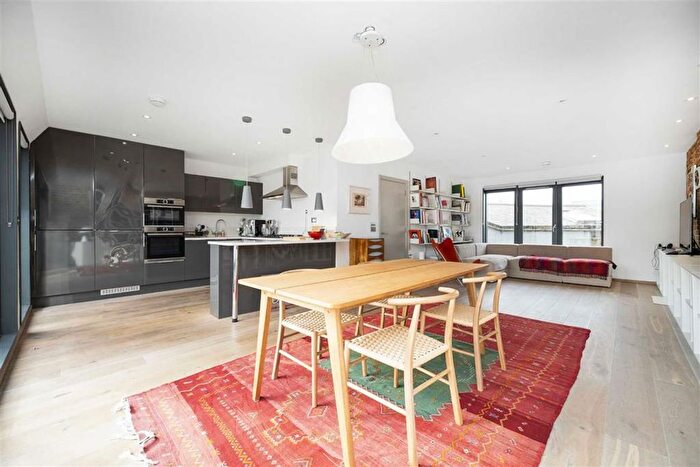 2 Bedroom Flat For Sale In Curtain Road, Shoreditch, EC2A